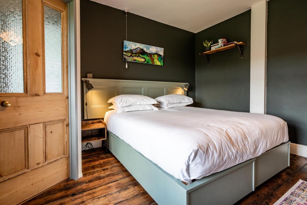 The Old Vicarage Bed & Breakfast Moylgrove Luaran gambar